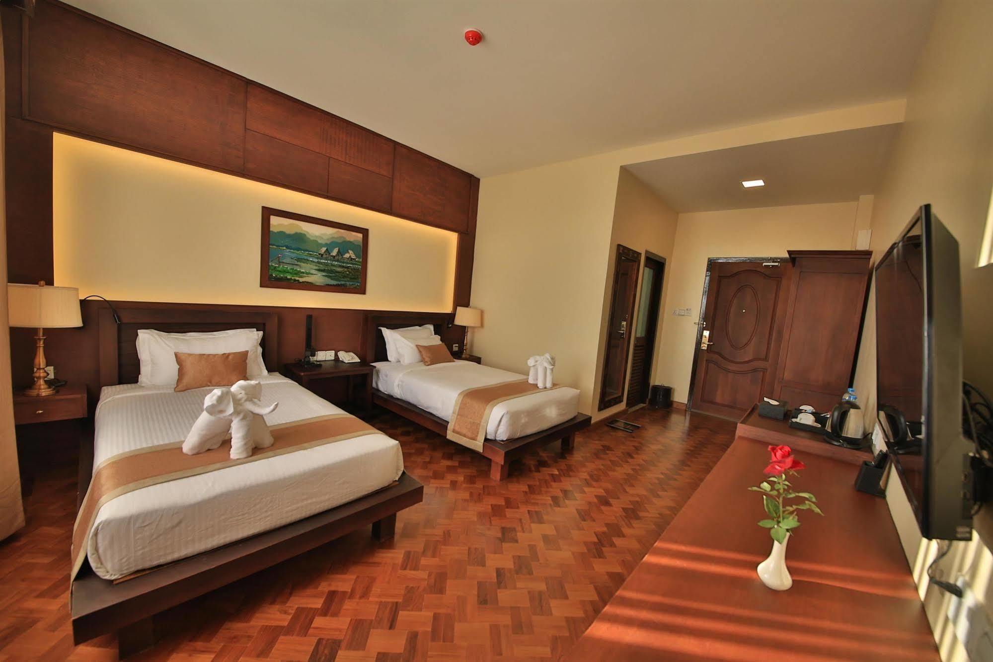 Thousand Island Hotel Inle Lake Bagian luar foto